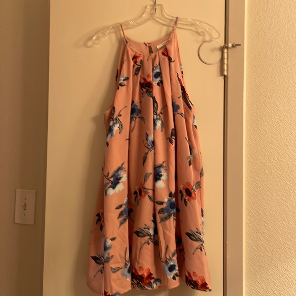 Sleeveless light pink floral pattern dress